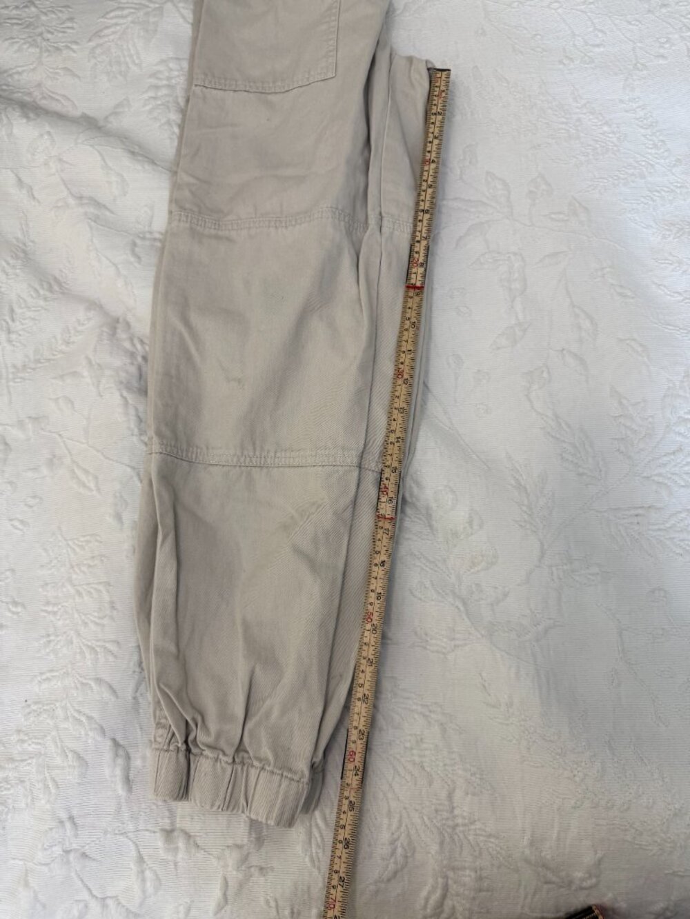 Aritzia TNA Beige Cargo Jogger Pants Size Small - Picture 6 of 8